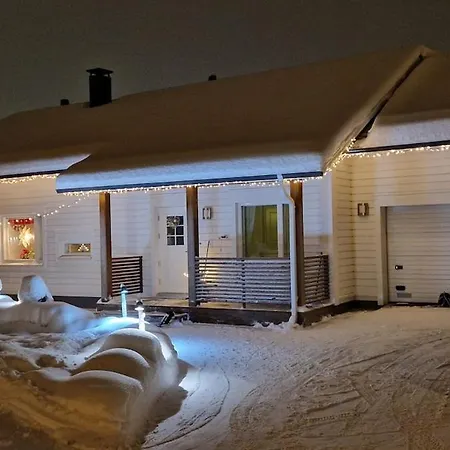 Romantic House With An Outdoor Jacuzzi Rovaniemi